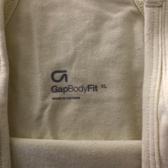 Lot of 3 Gapfit workout tanks - Picture 4 of 8